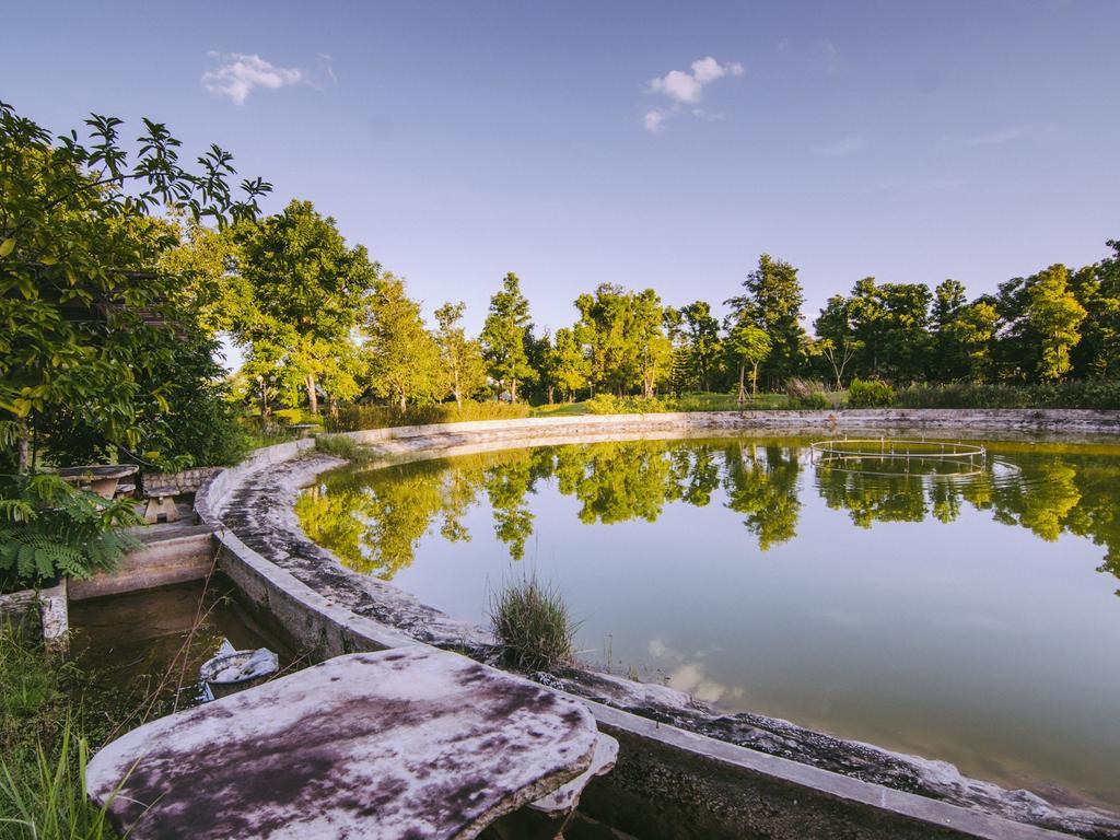 Tanita Lagoon Resort Удон-Тхани Экстерьер фото
