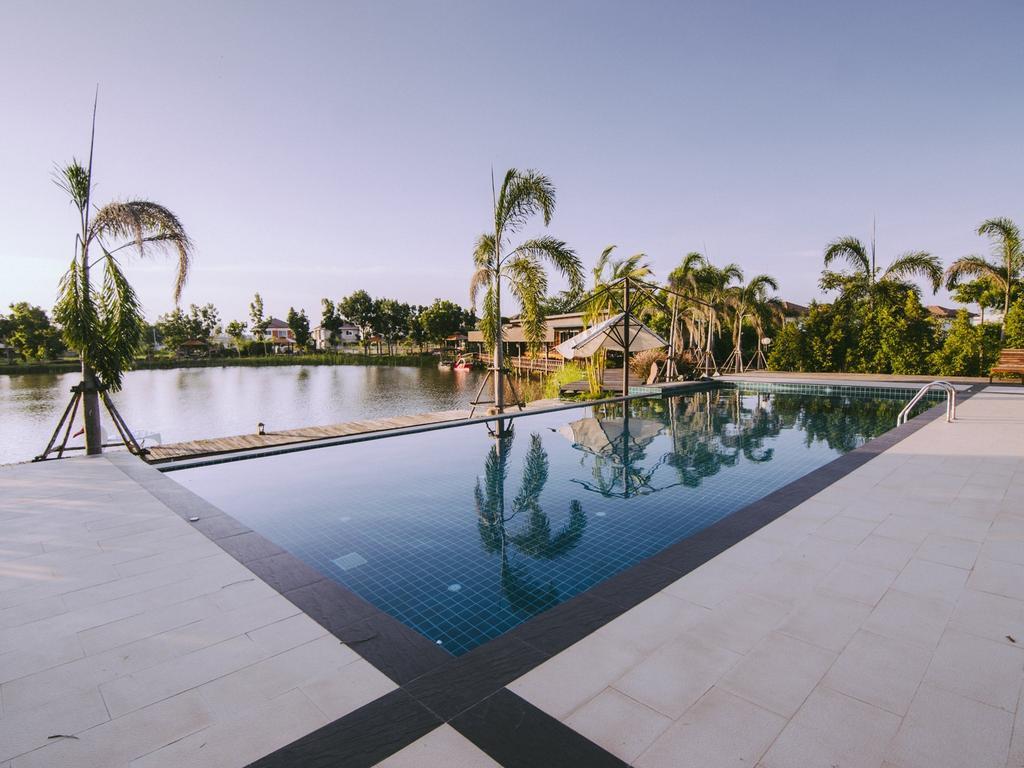 Tanita Lagoon Resort Удон-Тхани Экстерьер фото