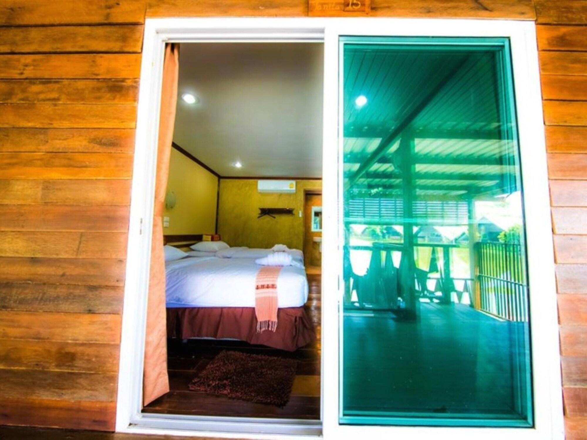 Tanita Lagoon Resort Удон-Тхани Экстерьер фото