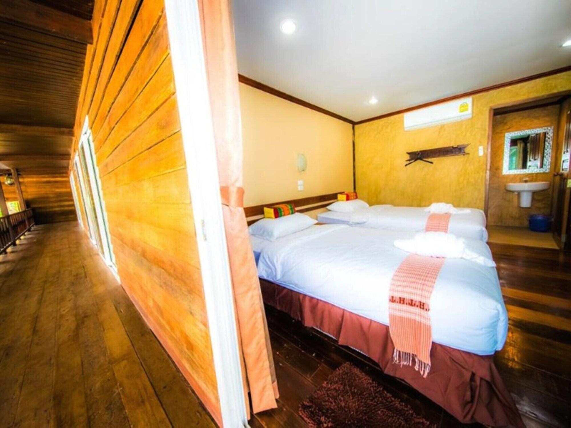 Tanita Lagoon Resort Удон-Тхани Экстерьер фото