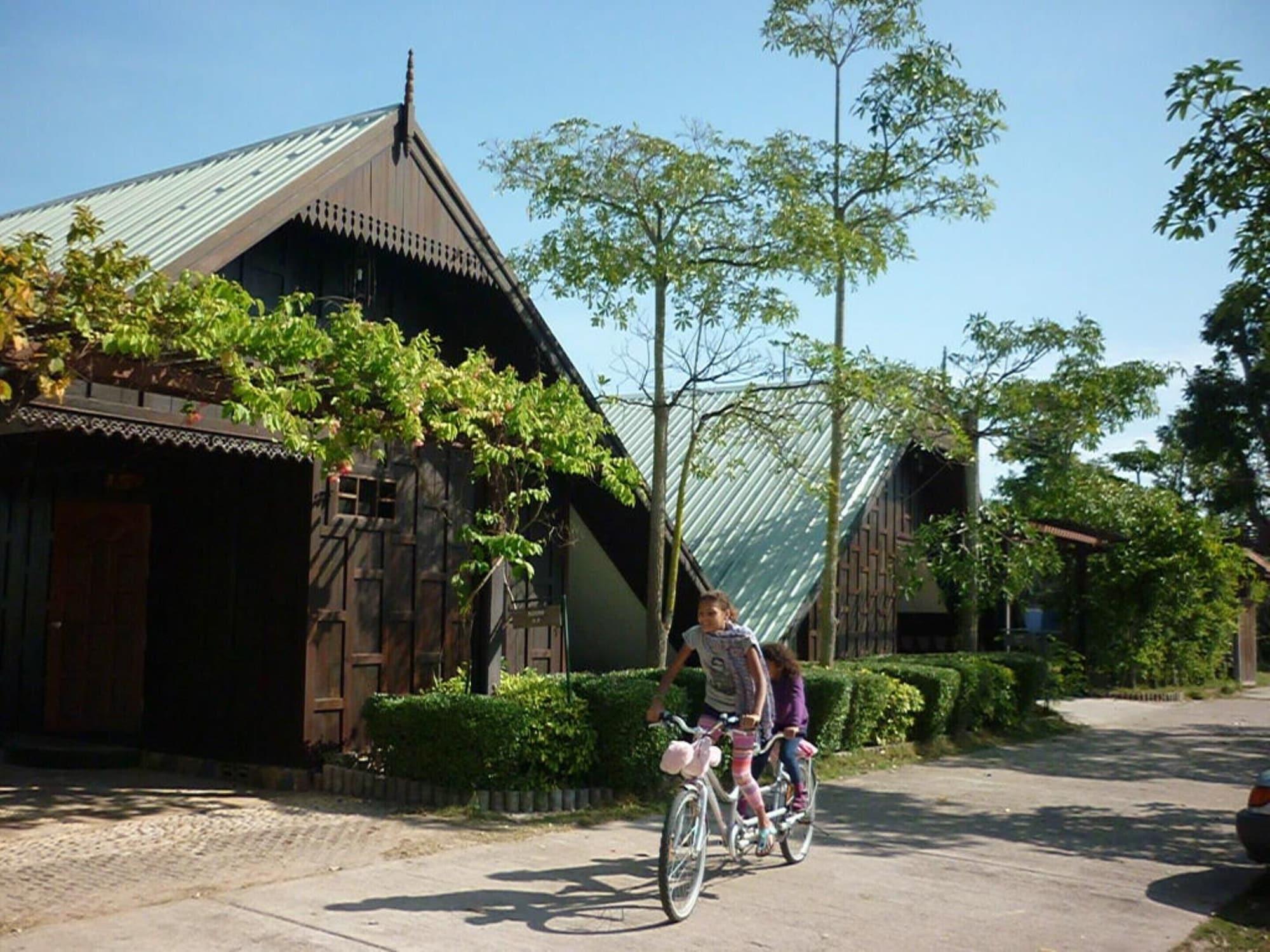 Tanita Lagoon Resort Удон-Тхани Экстерьер фото